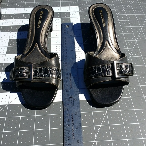 Naturalizer slides, croc pattern buckle, size 8.5 - Picture 1 of 6